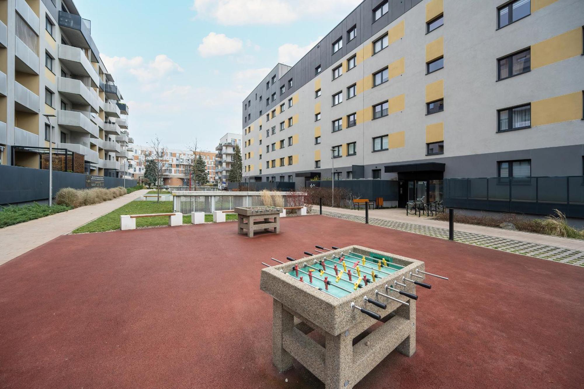 One Bedroom Apartment Nadodrze With Free Garage Wroclaw By Noclegi Renters Exteriör bild